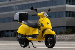 Non rottamate la vecchia Vespa: il trucco legale per trasformarla in uno scooter elettrico da oltre 100 km di autonomia