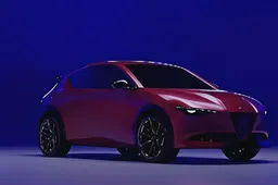 Altro che nuova Giulietta o C-SUV: l'immagine segreta di Alfa Romeo svela una compatta misteriosa