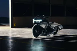 Un "Concorde" a sei cilindri e due ruote: svelata la nuova moto BMW Vision K18