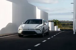Nuovi Polestar 3 e Polestar 4 coupé: ricarica a 800 Volt, prestazioni potenziate e sostenibilità