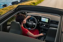 La nuova Renault 4 si toglie il tetto: ecco quanto costa viaggiare a cielo aperto