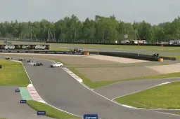 Tragedia sfiorata in Formula 4: la safety car si ferma, disastro evitato per un soffio [VIDEO]