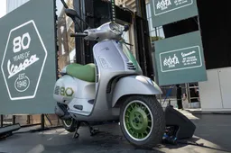 Il mito compie 80 anni: svelata a Roma l'esclusiva Vespa "Edizione Ottantesimo"