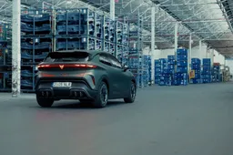 Dai mega-robot alle emissioni zero: la maxi-trasformazione di Martorell dà vita alla nuova Cupra Raval in arrivo in Italia