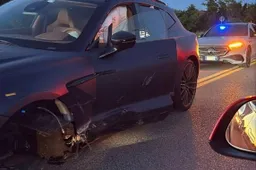Brutto incidente per Berlusconi, gli airbag del suo SUV lo salvano