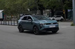 Beccata per strada la nuova Dacia Striker: la wagon-crossover da famiglia a meno di 25.000 euro [FOTO]