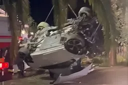 Sfiorata la strage ad Arco: l'auto decolla e sventra un ristorante stellato [VIDEO]