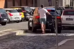 L'inganno del passeggino: la surreale manovra per beffare la Ztl di Roma spopola sui social