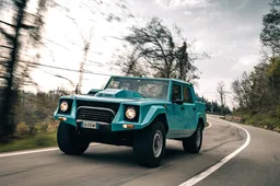 Ecco il mostro V12 di Lamborghini che ha inventato i Super SUV 40 anni fa