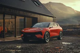La nuova Lotus Eletre X arriva in Italia: ecco quanto costa il Super SUV ibrido che si ricarica in 9 minuti