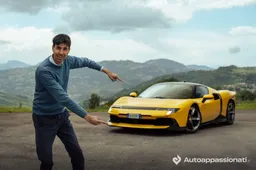 Ho guidato la Ferrari 849 Testarossa, oltre la fisica, dritto all'anima. Ecco come va davvero