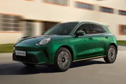 Arriva la GWM ORA 5 e sfida il mercato italiano: il nuovo SUV a tripla motorizzazione parte da 26.950 euro
