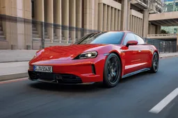 Porsche Taycan Model Year 2027: l'elettrica che simula i motori classici e supera i 700 km di autonomia