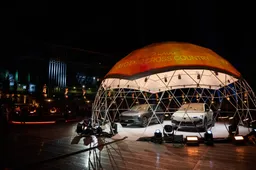 Volvo EX60 accende Roma: premiere allo Stadio dei Marmi