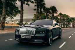 La risposta di Goodwood al super lusso elettrico: debutta la nuova Rolls-Royce Spectre Series II