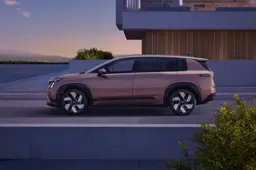 Nuovo Škoda Peaq: l'ammiraglia elettrica a 7 posti debutta in Italia. I prezzi