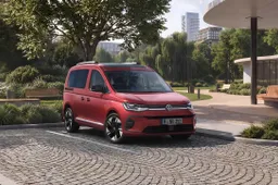 Il nuovo Volkswagen Caddy debutta con cruscotto digitale, ricarica a 60W e un motore ibrido da 620 km
