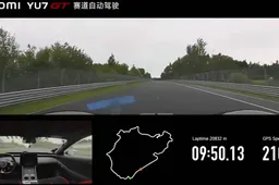 Stacca un record al Nürburgring, ma alla guida non c'era...nessuno [VIDEO]