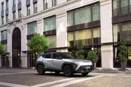 Hyundai rilancia la sfida in Italia: svelata la nuova KONA Dark Line dal look esclusivo. Motori, dotazioni e prezzi