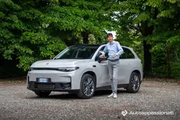 Ho provato la Leapmotor C10 REEV: è un salotto su ruote, dice addio all'ansia da ricarica, ma riuscirete a fare a meno di Apple CarPlay?