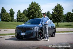 Ho provato la BMW iX3: guida autonoma e tanto comfort. Ah già, è anche elettrica