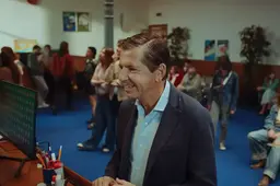 Il CEO di FIAT va all'anagrafe per registrare due "figli" a sorpresa: il video dell'annuncio