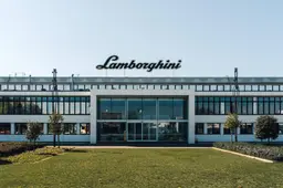 Crisi del lusso? Non per Lamborghini: ricavi record a 1,74 miliardi. Ecco il segreto del Toro