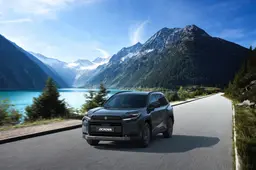 Nuova Suzuki Across : com'è fatta e quanto costa la "gemella" della RAV4 da 309 CV