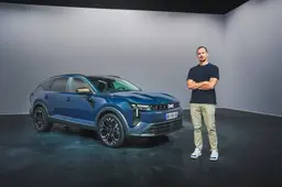 Ho visto dal vivo la nuova Dacia Striker e te la racconto: ibrida, anche 4x4, è spaziosissima