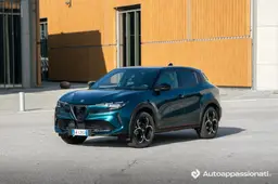 Alfa Romeo Junior ibrida ad anticipo zero: l'offerta di noleggio a 439€ (ma ci sono solo 20 vetture)