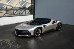 Ferrari CZ26, svelata a Monterey la One-Off da 1.000 CV che reinventa la SF90 Stradale