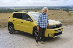 James May guida la Grande Panda e il suo giudizio è sopra le righe: "L'auto ideale per il mondo di oggi"