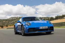 Quanto si deve guadagnare per mantenere una Porsche 911? La cifra reale per una delle vetture più desiderate