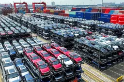 In Cina non si comprano più auto: crollo verticale delle vendite e industria nel caos