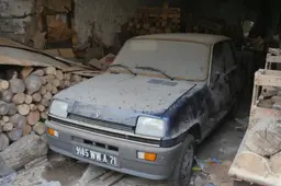 Dimenticata per 44 anni: ritrovata una Renault 5 con 12 km e venduta a una cifra folle