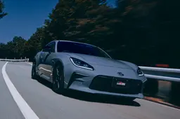 Nuova Toyota GR86: la sportiva migliora ancora, ma in Europa non la guideremo mai. Ecco perché