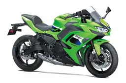 Kawasaki Ninja 650 2027: l'iconica media stradale si rinnova tra ciclistica affilata e tecnologia