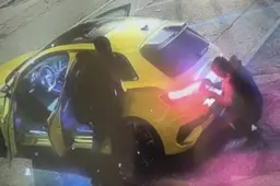 Assalto alla gioielleria e fuga a 250 km/h con una RS3 gialla: inseguimento da film e caccia alla banda nel Torinese