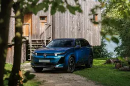 Buon compleanno, C5 Aircross: Citroën festeggia con l’allestimento speciale Émeraude