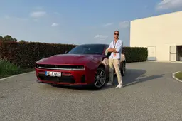 Ho guidato la nuova Dodge Charger: il passaggio dal V8 al 6 cilindri (non) si fa sentire, ma mi sono divertito