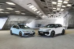 Volkswagen lancia l'anti-elettrica: ora a listino Golf e T-Roc con il Full Hybrid da 136 CV