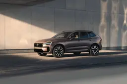 Le nuove Volvo XC60 e XC90 plug-in promettono fino a 200 km in elettrico e integrano l'IA Google Gemini