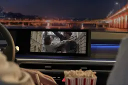 Netflix e karaoke in auto? Hyundai trasforma l'abitacolo in un cinema (a pagamento): ecco i costi del nuovo abbonamento