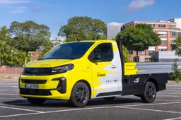 Svolta per l'edilizia e la logistica: Opel lancia ad Hannover il Vivaro pianale con il nuovo Diesel 2.2