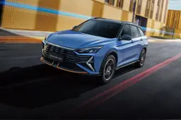 Salone Auto Torino 2026: Dongfeng schiera la gamma tra elettrico, ibrido e test drive in Piazza Castello