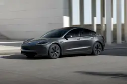 Display da 16 pollici, tecnologia V2L e più potenza: come cambia la Tesla Model 3 per il 2027