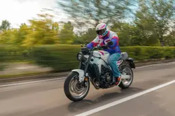 Grafica anni '90 e livrea Sarron: le nuove Yamaha XSR900 fanno impazzire i nostalgici dei Gran Premi