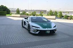 Da 0 a 100 in 2,7 secondi e 920 CV: ecco la nuova "auto di pattuglia" della polizia di Dubai