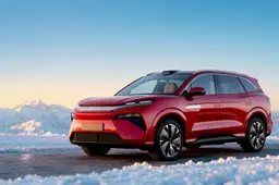 775 cavalli, 7 posti e frigo integrato: ecco la nuova BYD Atto 8 che sfida le rivali europee