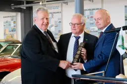 Konrad Auwärter entra nella FIVA Hall of Fame: una vita dedicata all'innovazione e alla storia degli autobus